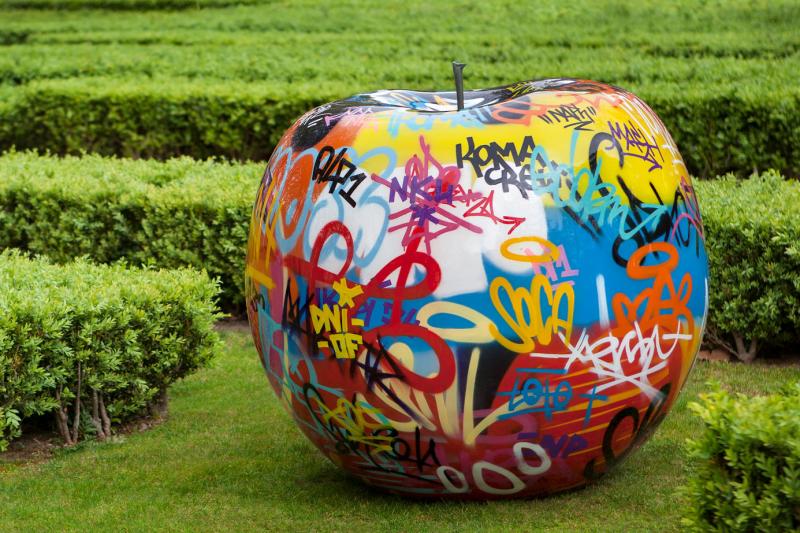 graffiti apple sculptures - outdoor giant